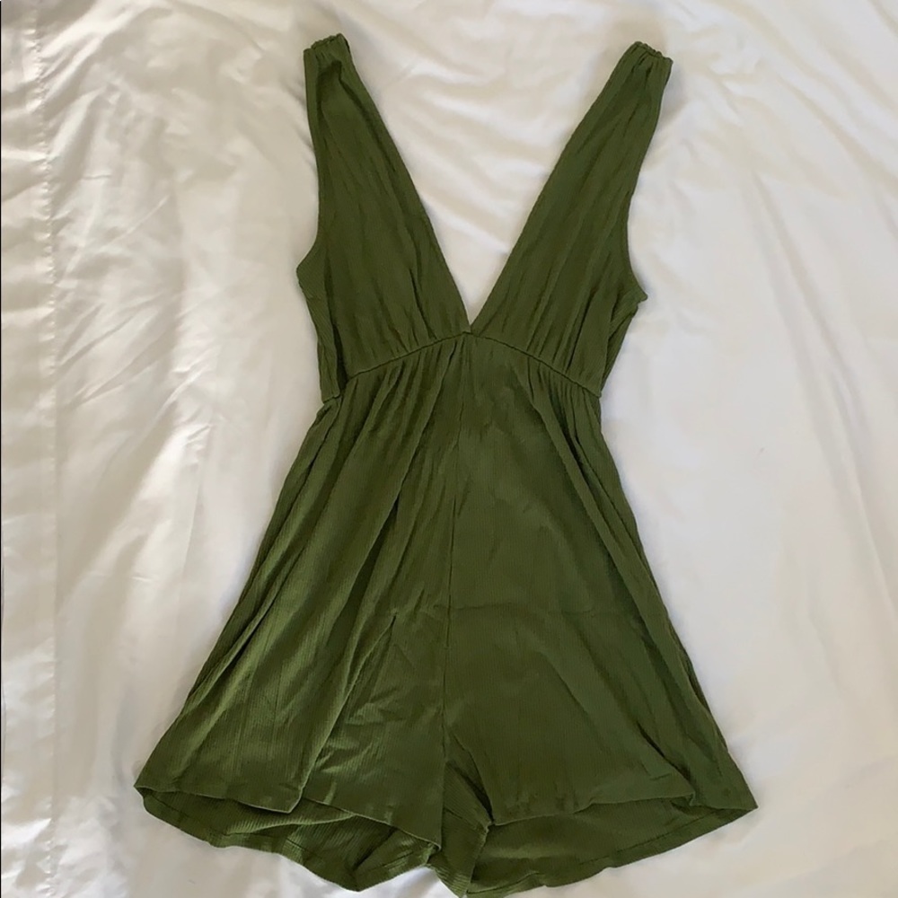 V LOW CUT ROMPER